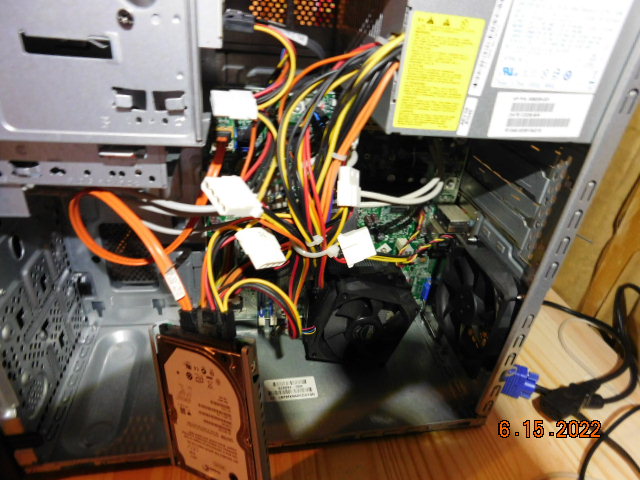 The internals of the 500B, with the 40GB Seagate HDD in it.
