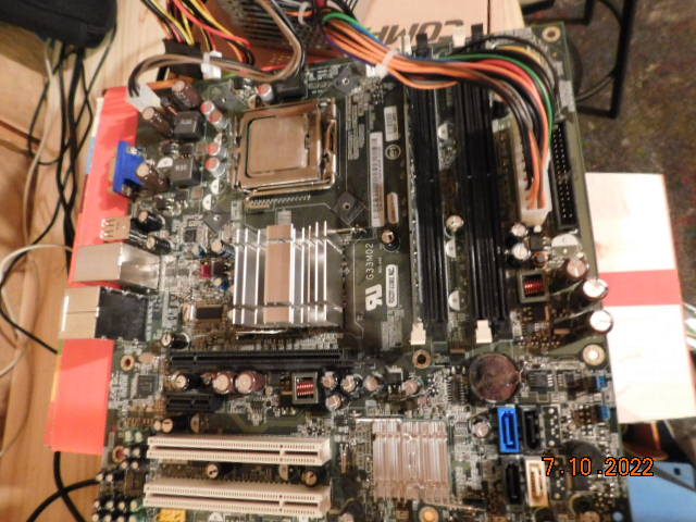 Image 2 of the 530 motherboard.
