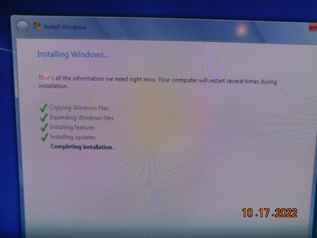 The Windows 7 installation screen.