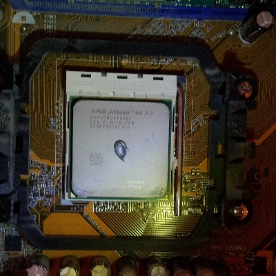 The CPU of the Presario SR5152NX, with fresh thermal paste.